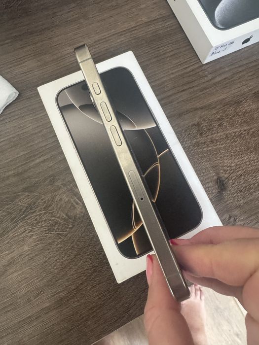 Продам айфон 16 про