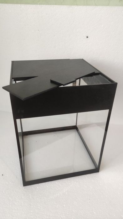 Акваріум з підсвіткою