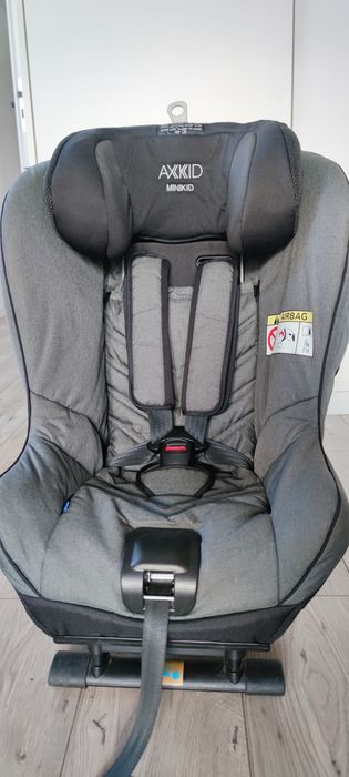Fotelik samochodowy AXKID MINIKID tyłem do kierunku jazdy 0-25 kg