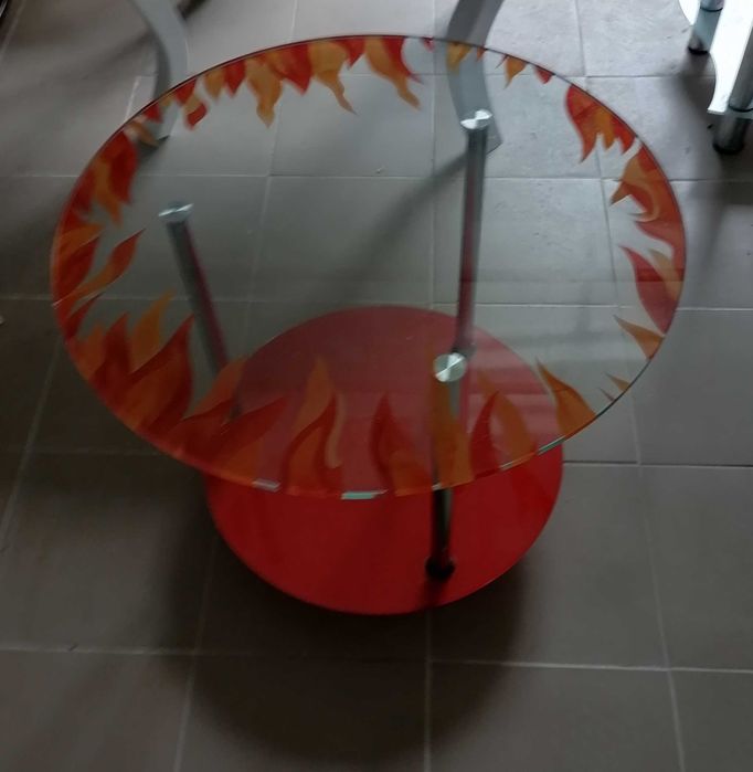 Скляний журнальний столик