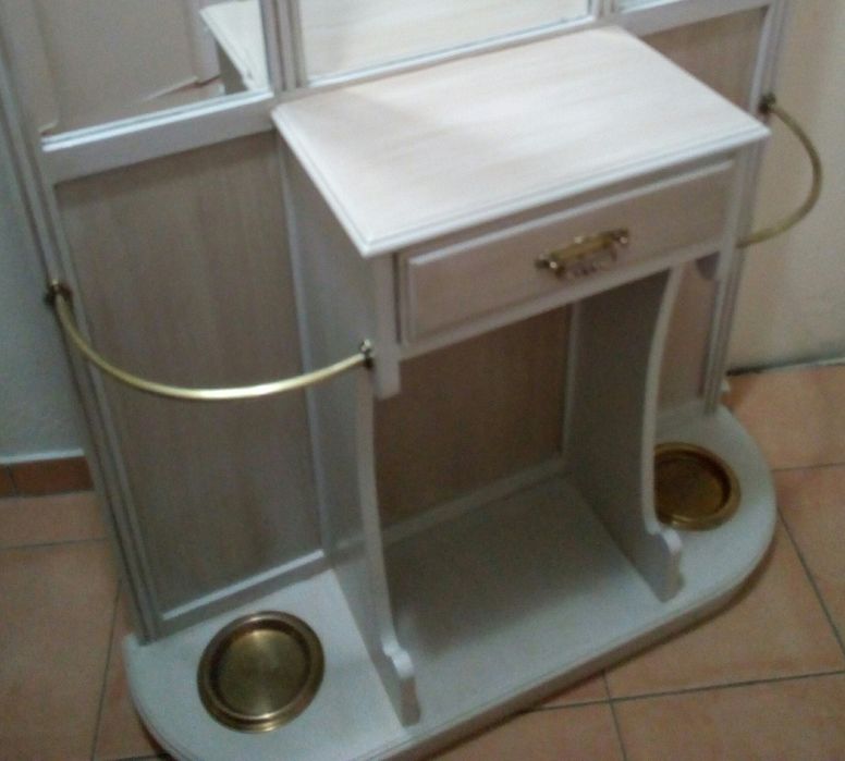 Móvel de entrada restaurado