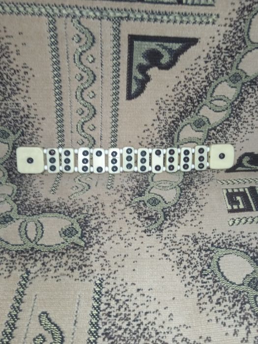 Четки ручной работи из домино