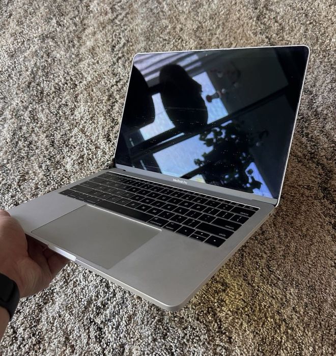 MacBook Pro Apple 13 polegadas cor cinza com 16GB de memória RAM Intel Core i5 dual-core 2.3GHz