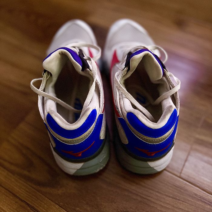 Mizuno Sky Medal – White / Red / Blue