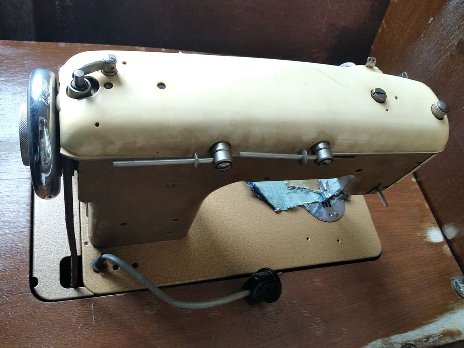 Німецька швейна електромашинка Kohler