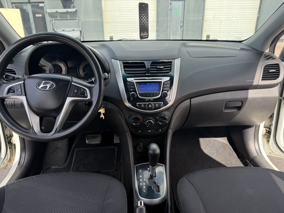 Hyundai accent 2012
