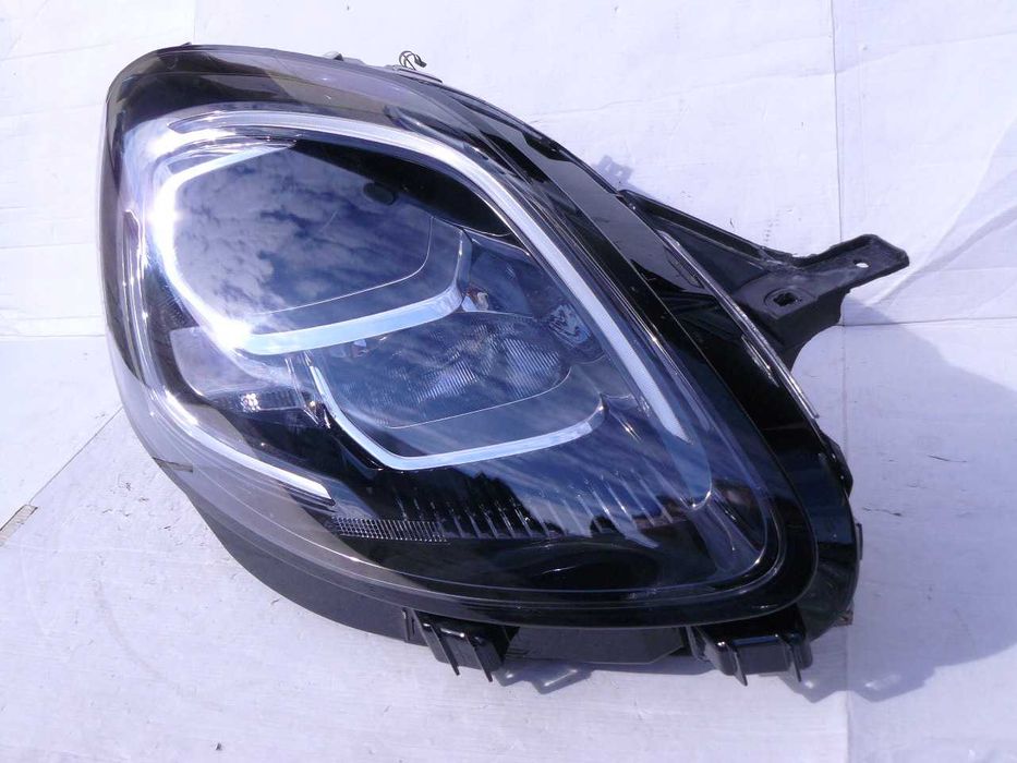 FORD PUMA MK2 Lampa przednia prawa LED H1