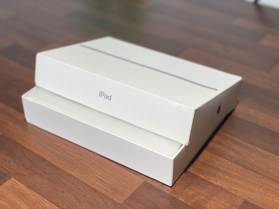iPad (9 gen) jak nowy + etui + pudełko + szkło hartowane