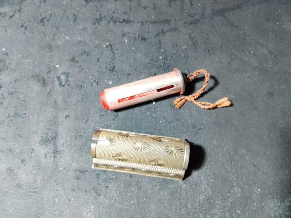 Stara szminka grawerowana