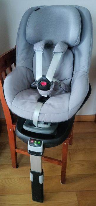 Fotelik  9 -18 kg  firmy Maxi Cosi model Pearl z baza Familifix