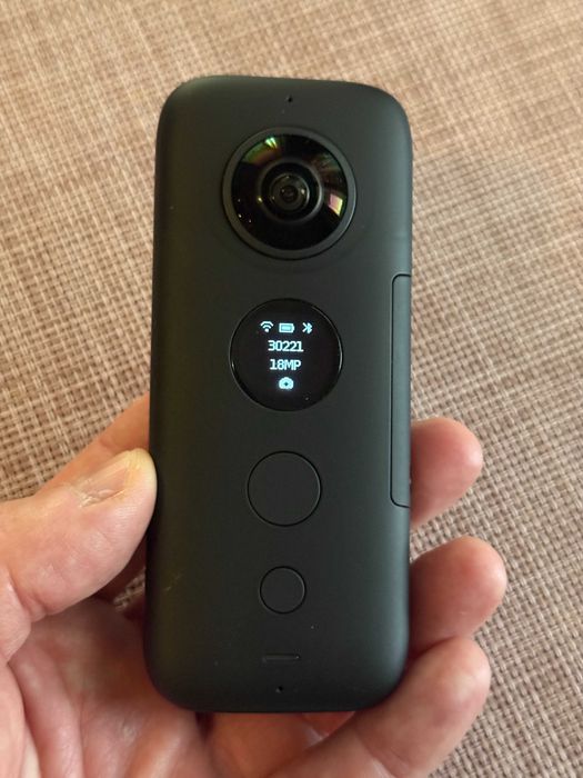 Insta 360 ONE X идеальное состояние + чехол, 2 батареи, супербонус