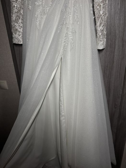 Розкішна весільна сукня в ідеальному стані Vero Bloom