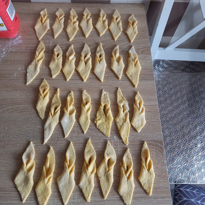 Faworki, chrusty domowe