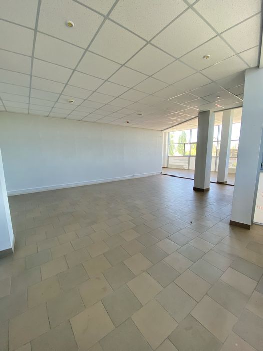 Продаж комерційного приміщення. Бізнес центр. Земельна ділянка