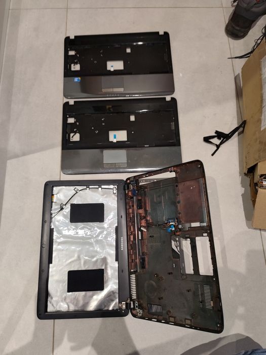 Laptopy uszkodzone  i niekompletne