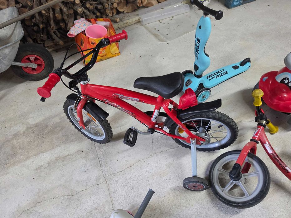 Combinado bicicletas, triciclo e quatro quase Novos
