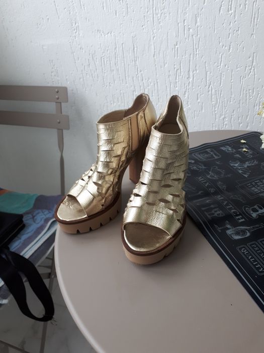 Жіноче взуття 37 р