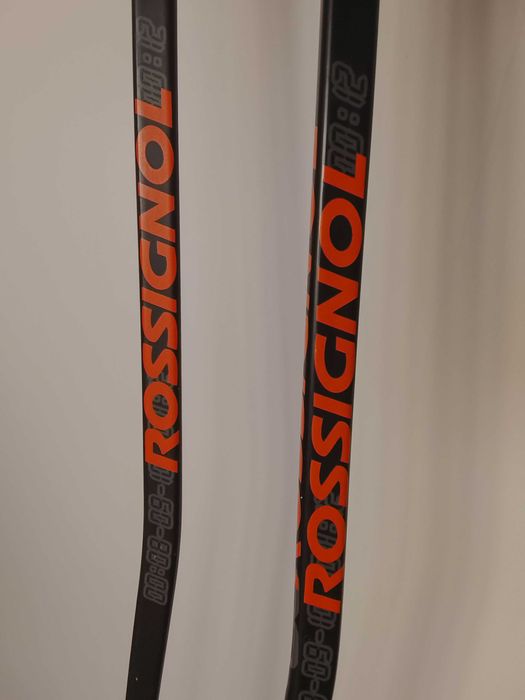 Kije narciarskie  Rossignol, gięte 137 cm.