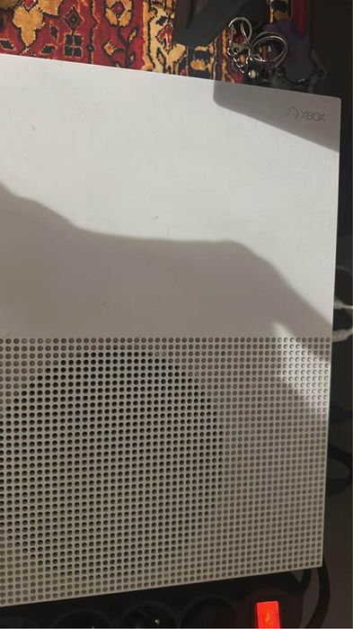 Xbox one s z padem i 24 gry