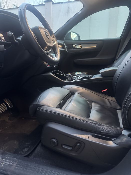 Volvo XC40 електро