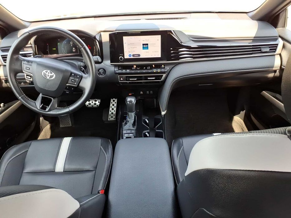 Toyota Camry      2025