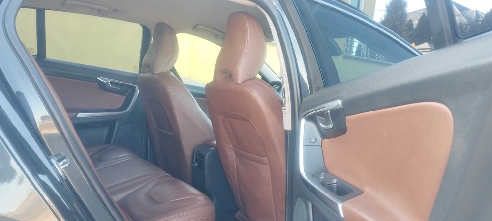 Вольво v60 2014 року