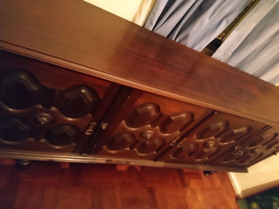 dois móveis louceiros