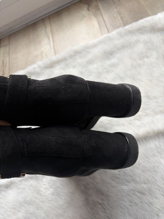 Czarne botki na koturnie jak nowe - gwarancja