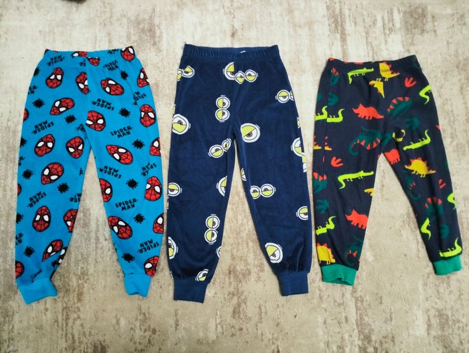 Велюрова піжама для хлопчика на 4/5 років