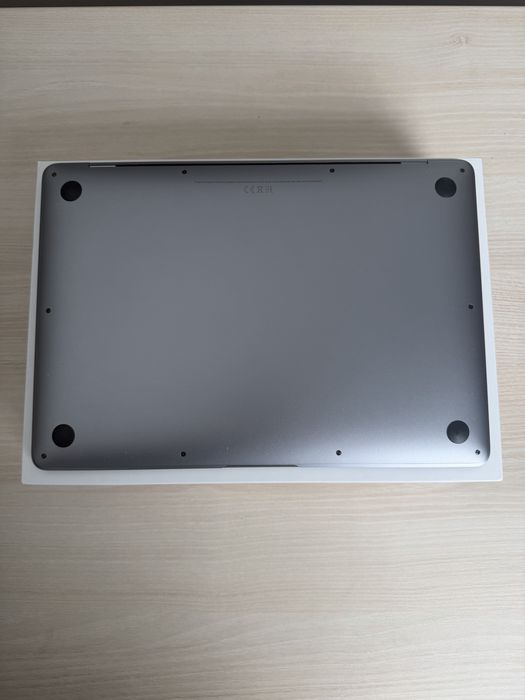 MacBook Air 13” M1 (2020) — 8/256 GB, Space Gray
