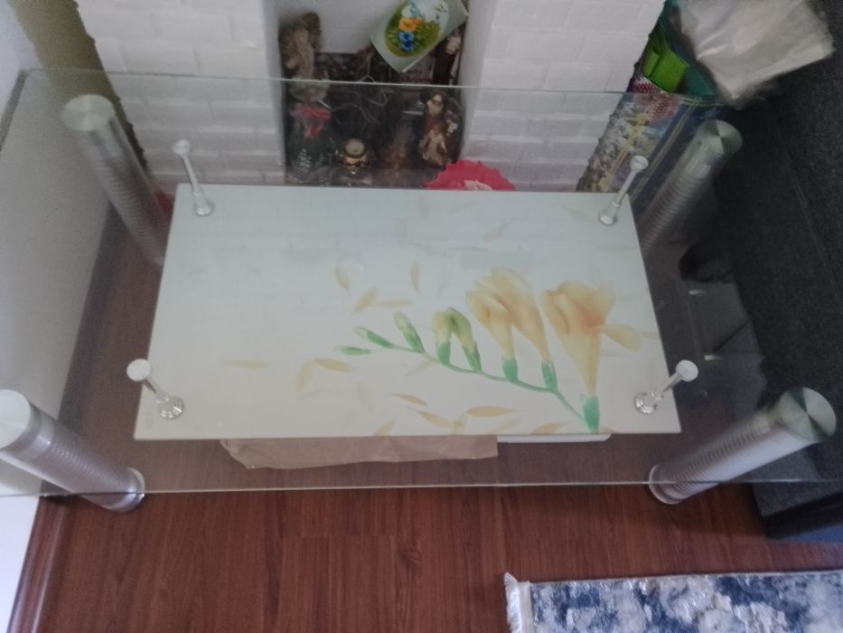 Столик скляний новий