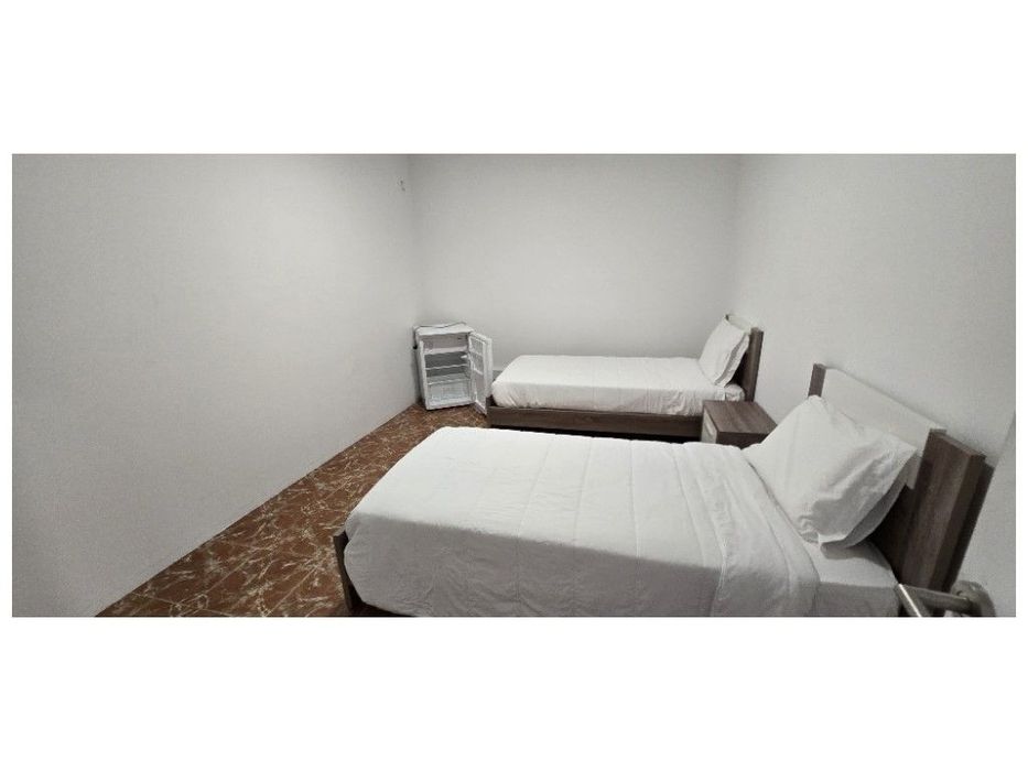 Prédio com 7 Quartos (2 Pisos)