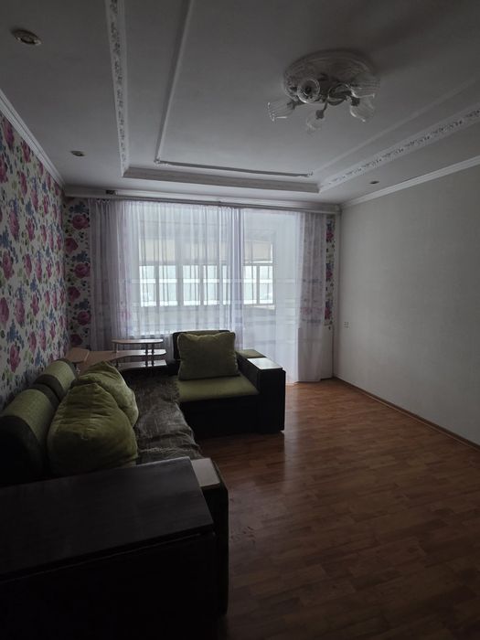 Продається трикімнатна квартира