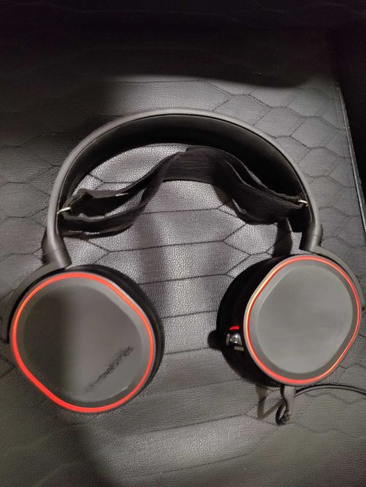 Auscultadores Gaming com Fio STEELSERIES Arctis 5 em excelente estado