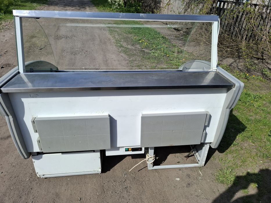 Продаж універсальної холодильної вітрини