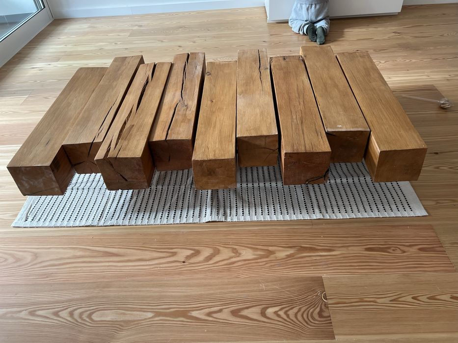 Mesa de centro em madeira  macica e ferro