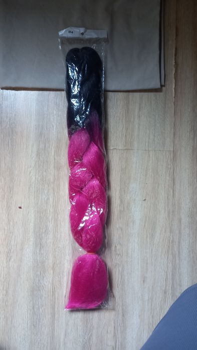 włosy syntetyczne czarno-rozowe 55cm