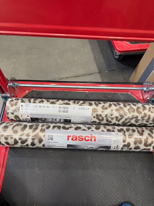 Tapeta Rasch ze zwierzęcym motywem (skóra pantery)