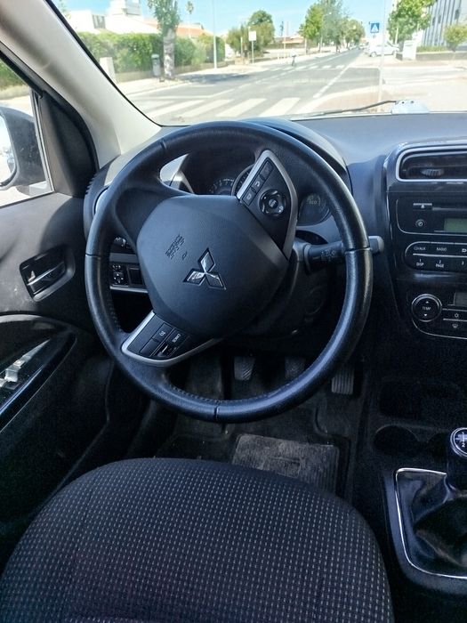 Mitsubishi space star 2016 com poucos km rodado apenas 47 mil gasolina motor nacional 1.2