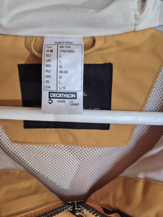 Damska lekka kurtka przeciwdeszczowa  ,,Decathlon "