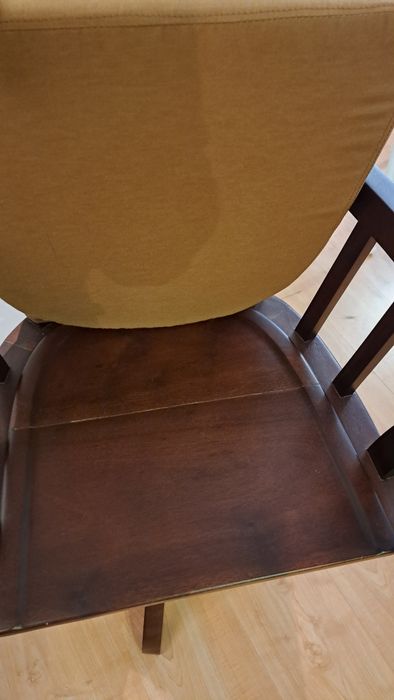 Cadeira de secretária antiga em madeira maciça