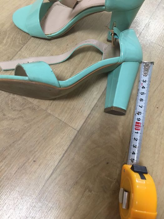 Босоніжки жіночі