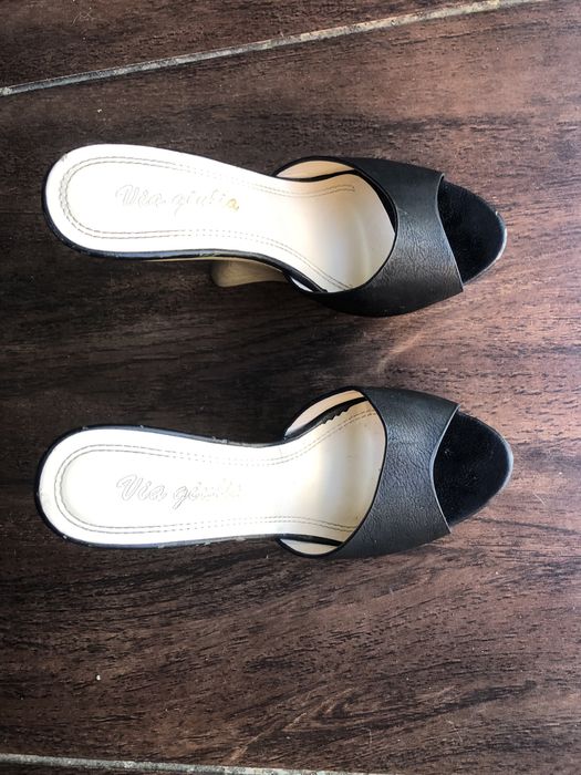 Жіночі босоніжки