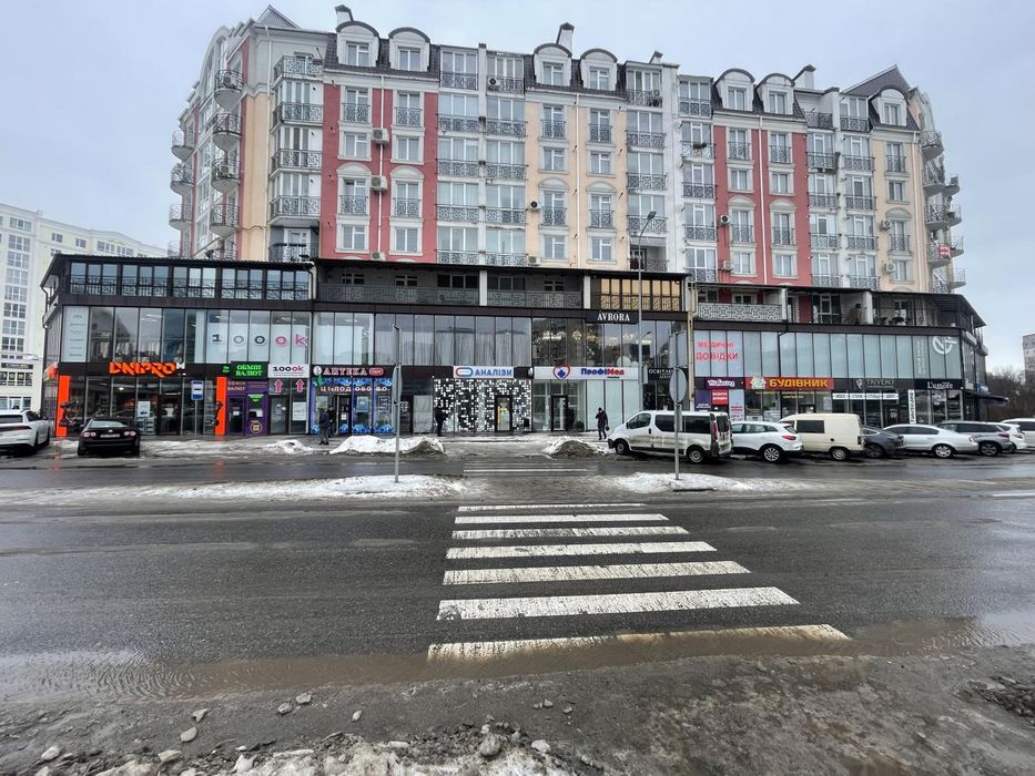 Фасадне приміщення в топовій локації Озерна, Агора