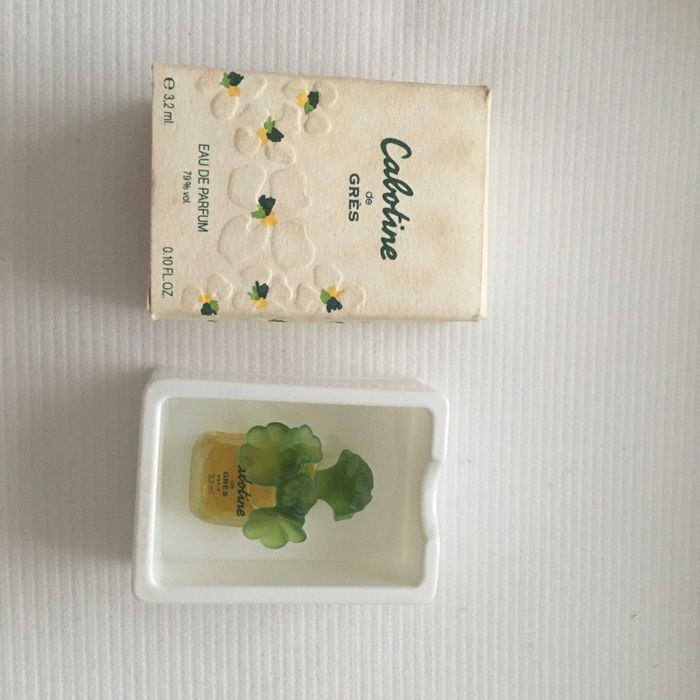 Miniaturas de perfume raras e frascos de perfume vazios