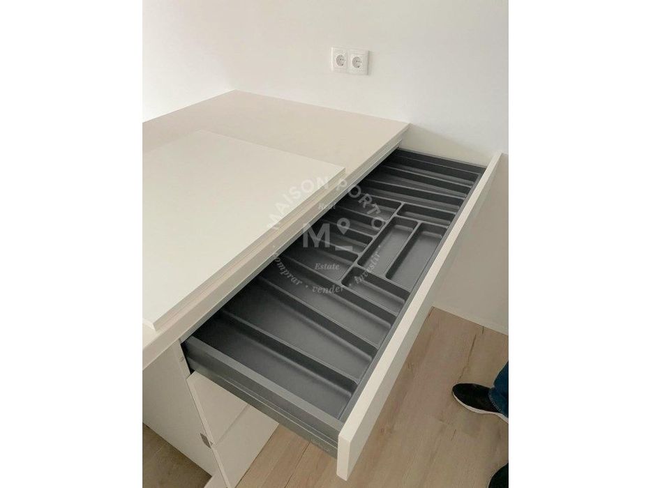 Apartamento T3 com Suite, Varanda com churrasqueira e Box de Garage...