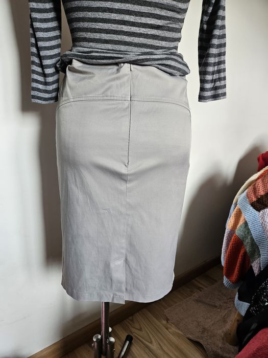Szara spódnica ołówkowa