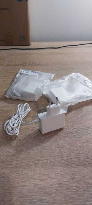 Ładowarka sieciowa miniUSB z kablem 2000mA