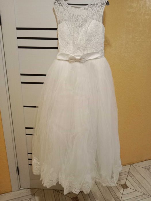Продам весільну сукню