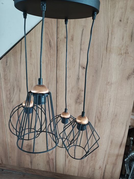 Lampa czarna wisząca do salonu